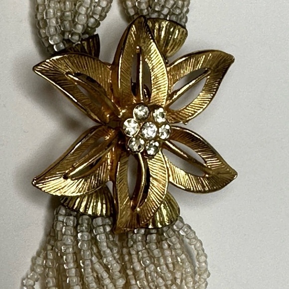 Vintage Luxurious Multi-Strand Pearl Necklace with Gold Bow Clasp - Picture 2 of 14